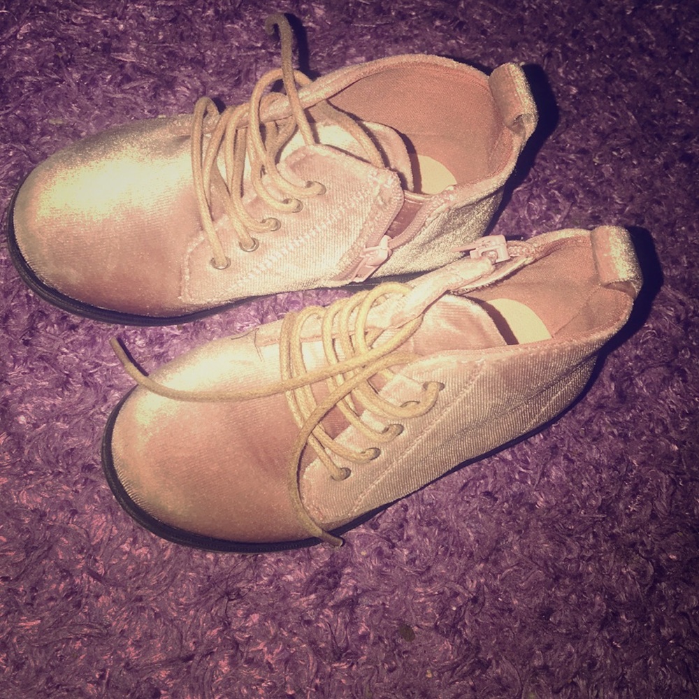Kids shoes / toddlers shoes
